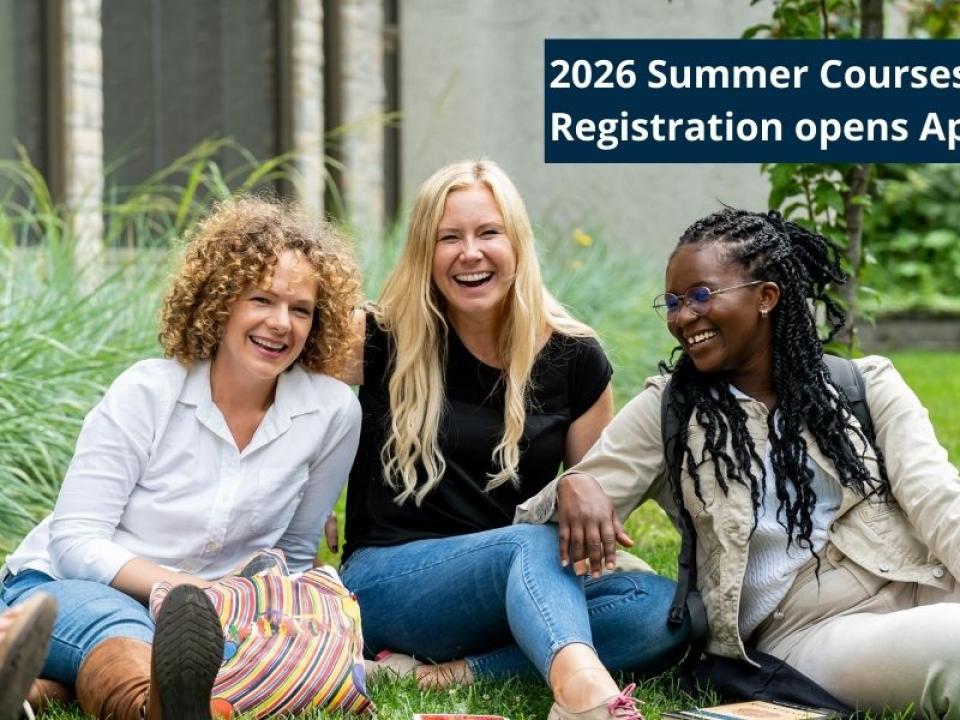 WY students on front lawn