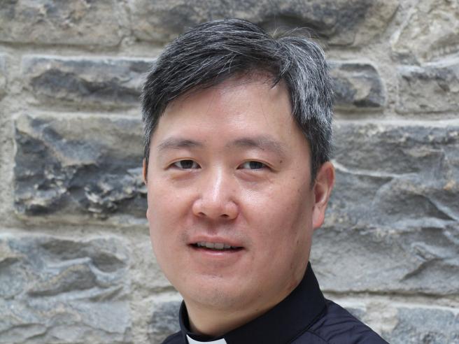 Ben Tshin headshot outside SPBS