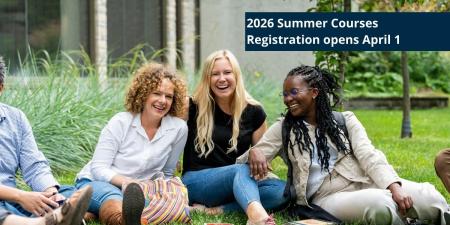 WY students on front lawn